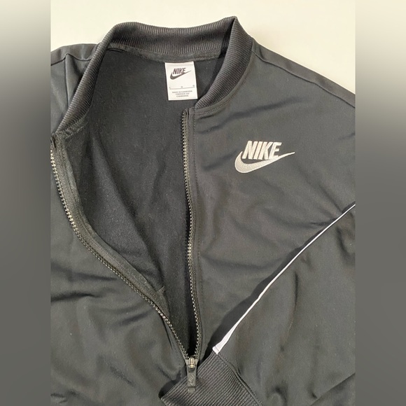 Nike | Girl’s Tracksuit - Picture 2 of 7